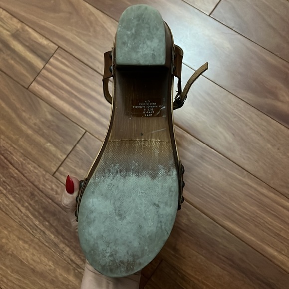 Madden girl wooden block heels in neutral color. Size 8 worn a few times - Picture 4 of 6